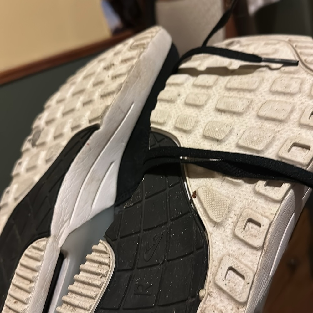 Nike - Picture 2 of 3
